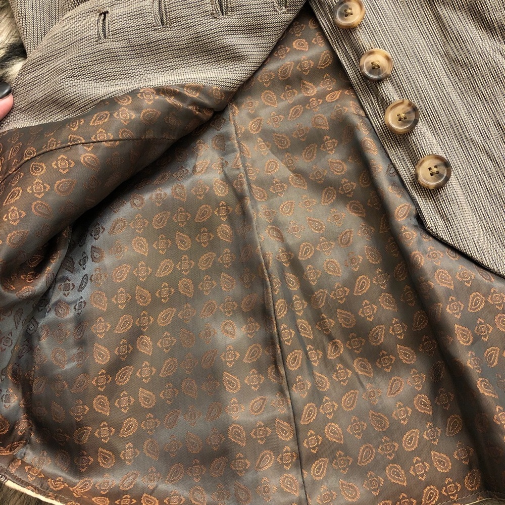 Vest - Picture 2 of 3